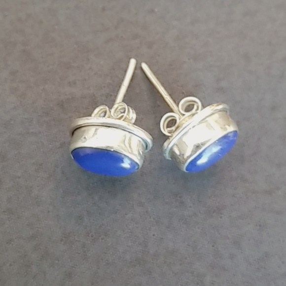 Lapis lazuli stud earrings. - Picture 5 of 5